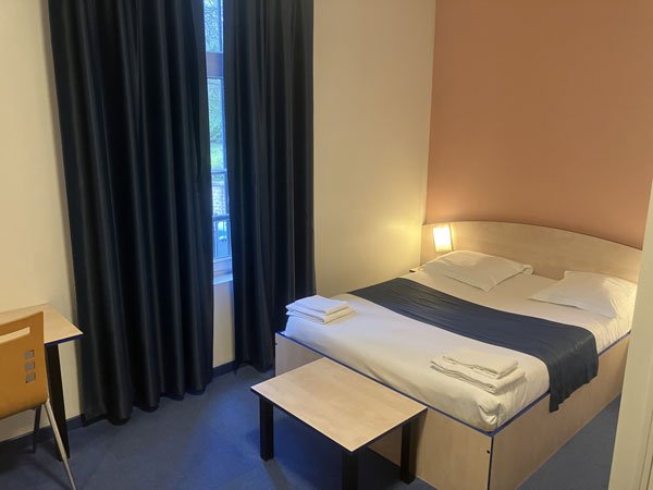 grande chambre d'hotel à Charleville Mézieres