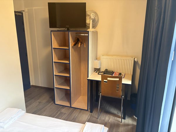 petite chambre d'hôtel à Charleville Mézières